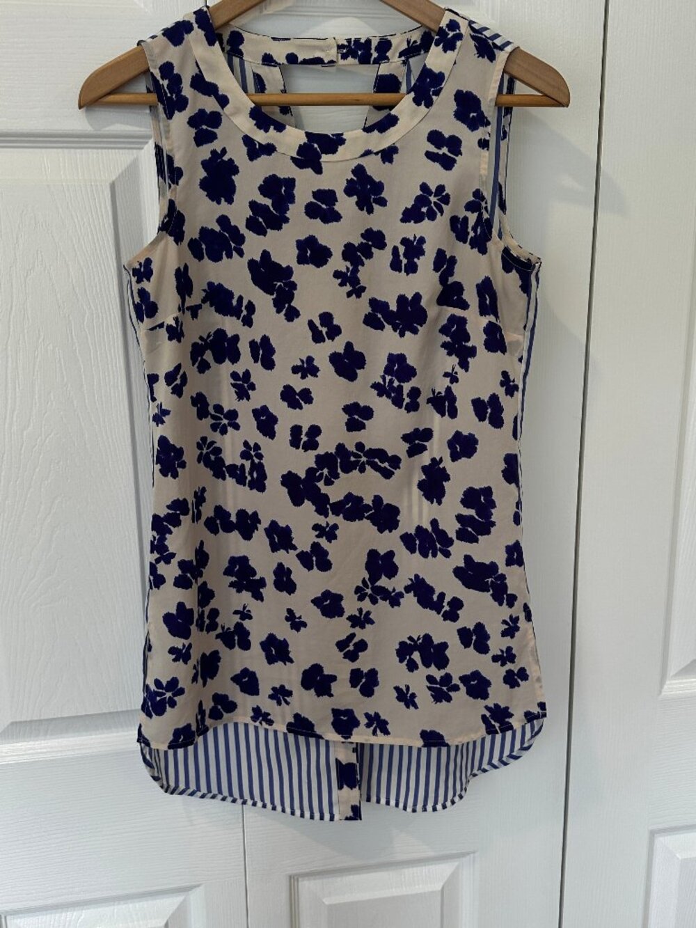 Cabi Blue & Cream Floral / Striped Sleeveless Blouse XS